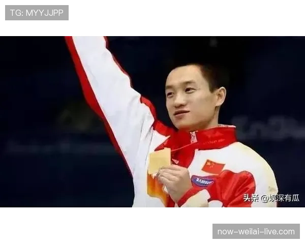 假如杨威出现在商场，大家是先围着他肌肉看还是盯着他刷卡那刻惊掉下巴