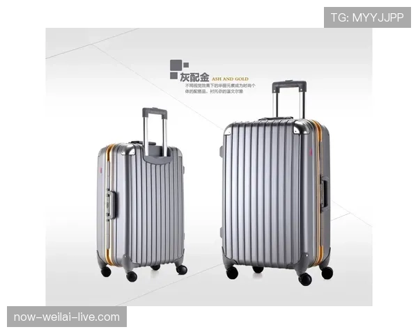 刷到西蒙·拜尔斯的生活照——一边练习垫一边奢侈行李箱，代入感直接断层