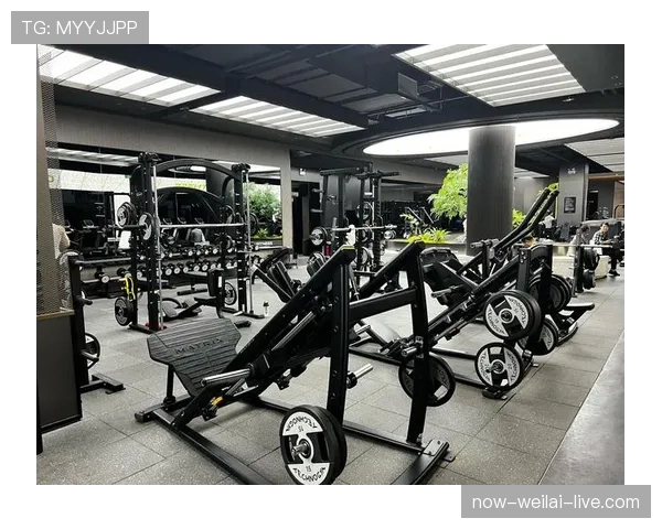 刘璇健身房里倒是拼，出门却像刚睡醒的网红 阅读全靠化妆点亮脸色